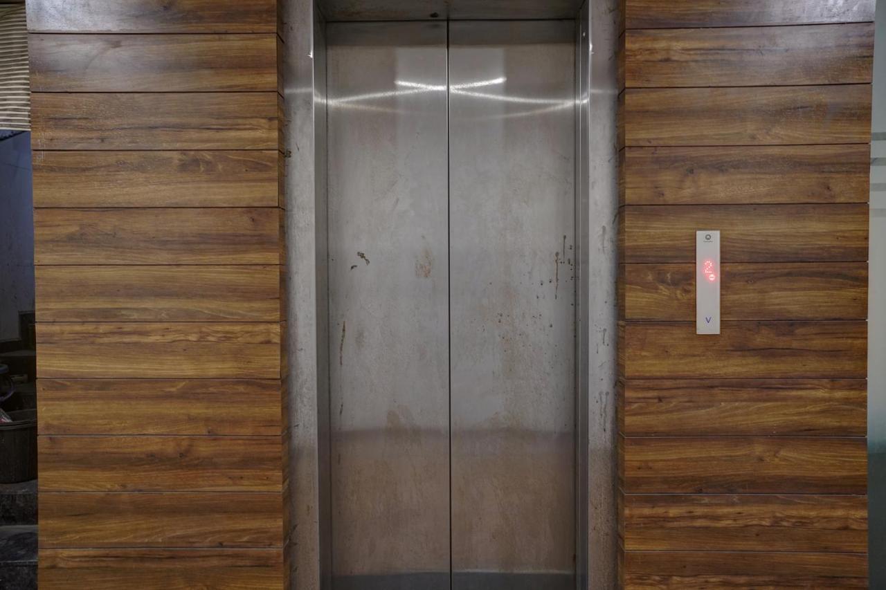 Valentine hotel Surat Buitenkant foto
