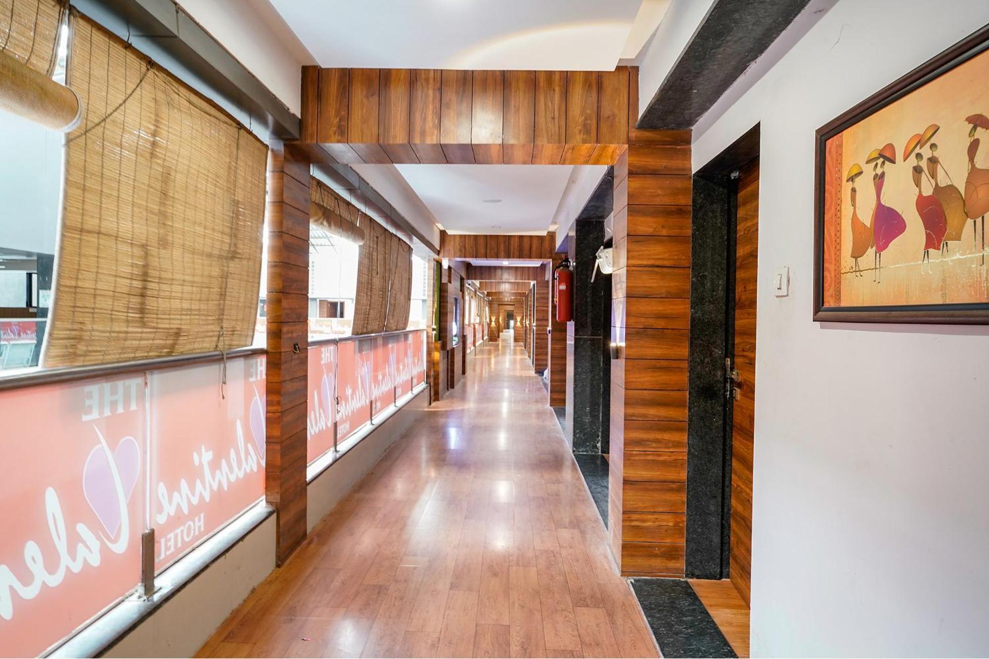 Valentine hotel Surat Buitenkant foto