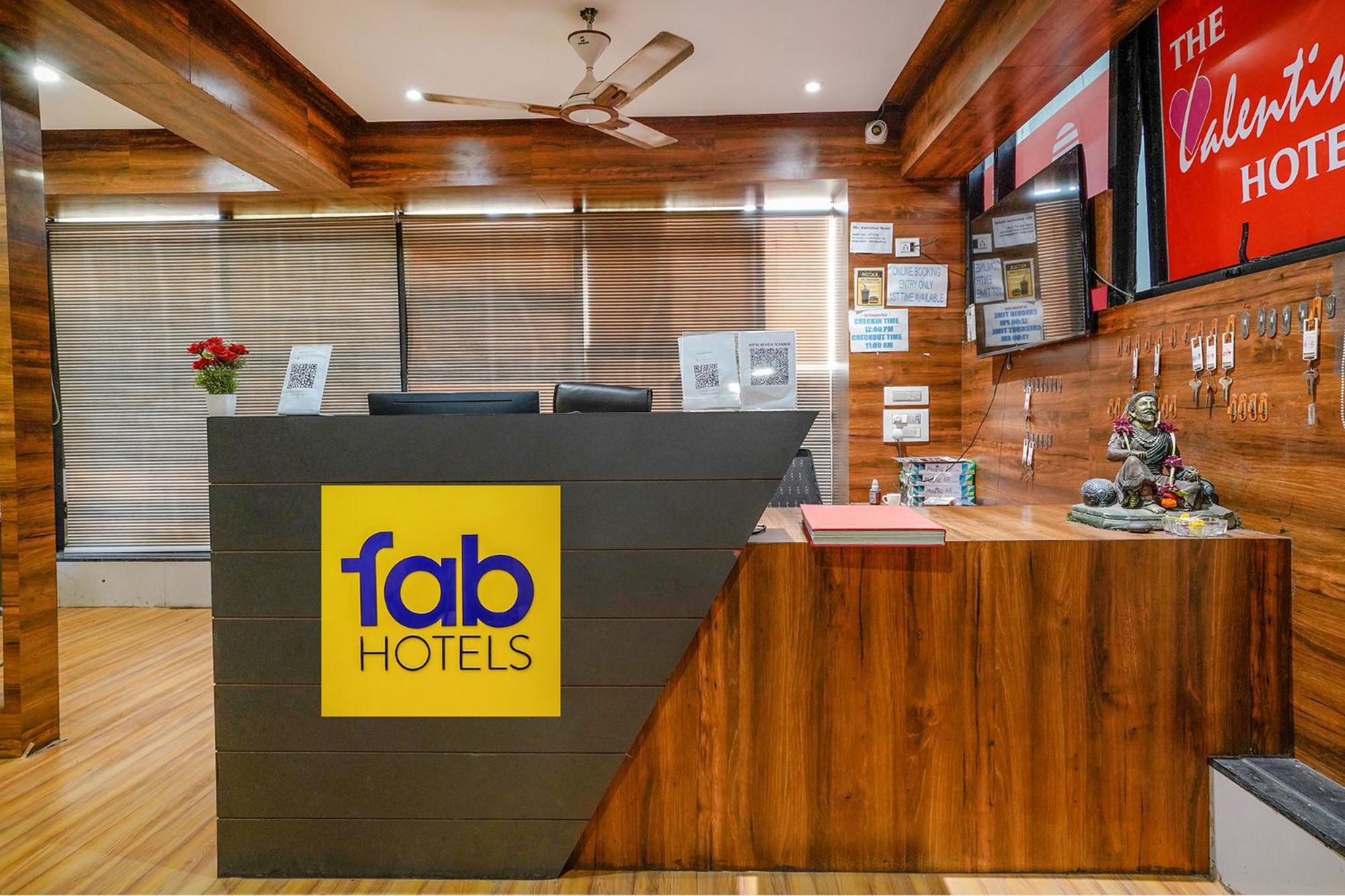 Valentine hotel Surat Buitenkant foto
