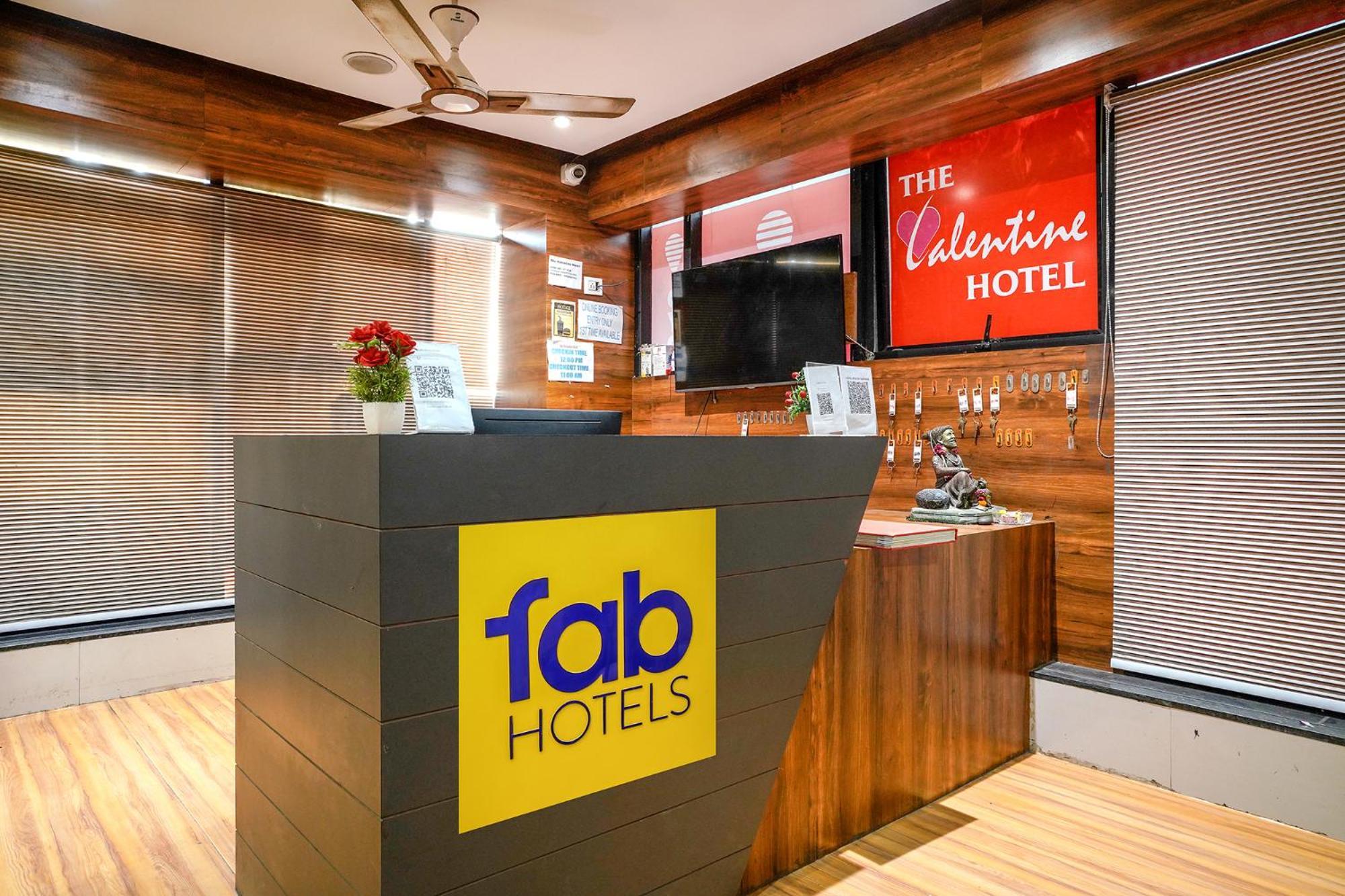 Valentine hotel Surat Buitenkant foto